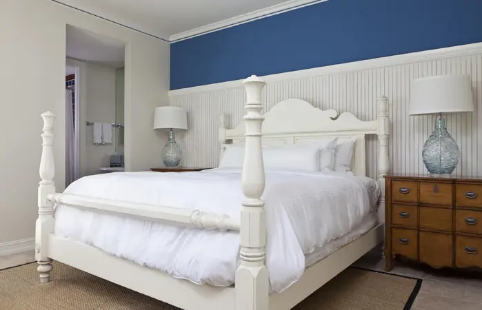 Image for room 3KKQGV - 3 bdrm cottage king bed_13948_high.webp